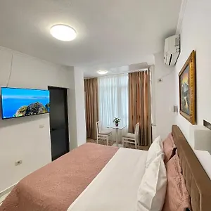 https://hostel-fredi.hotels-in-tirana.com