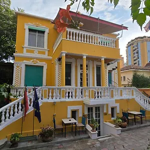 https://bed-and-breakfast-vila-15.hotels-in-tirana.com